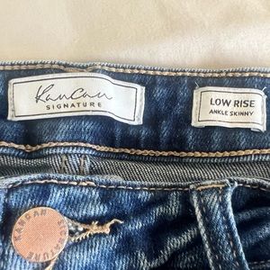 KanCan Signature Estilo low rise ankle skinny